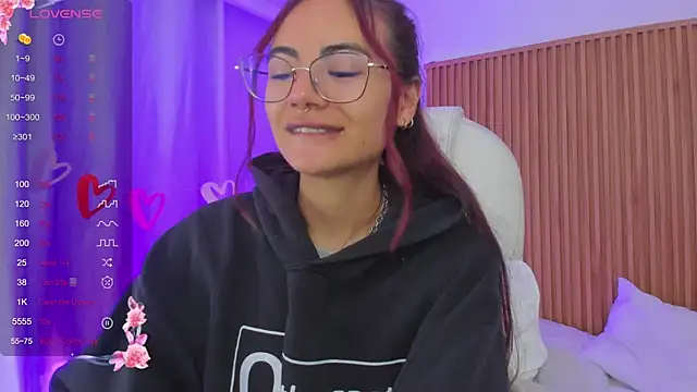 Snapshot of sophiecherry_ chatting on 03-10-25, 05:43 sophiecherry online show from 03-10-25, 05:43