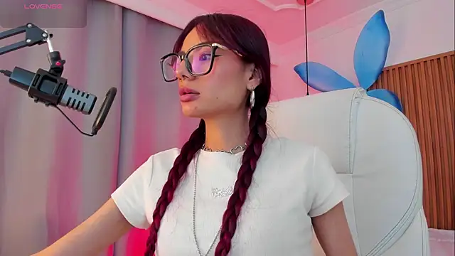 Snapshot of sophiecherry_ chatting on 11-03-25, 10:10 sophiecherry online show from 11-03-25, 10:10