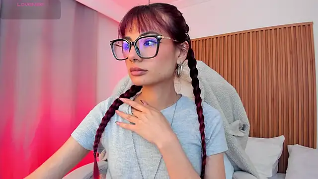 Snapshot of sophiecherry_ chatting on 11-20-25, 09:36 sophiecherry online show from 11-20-25, 09:36