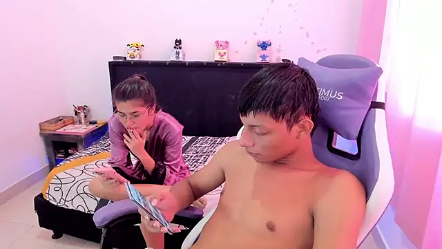 Snapshot of Annie_Dani420 chatting on 02-16-25, 06:43 Annie Dani420 online show from 02-16-25, 06:43