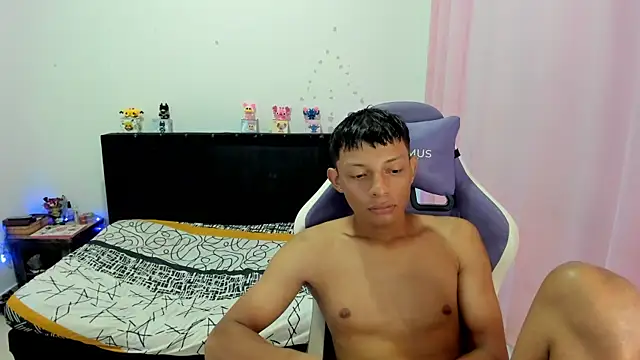 Snapshot of Annie_Dani420 chatting on 03-15-25, 11:50 Annie Dani420 online show from 03-15-25, 11:50