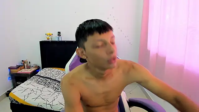 Snapshot of Annie_Dani420 chatting on 03-21-25, 05:23 Annie Dani420 online show from 03-21-25, 05:23