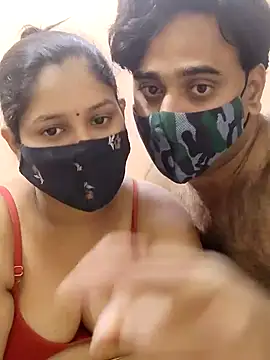 Snapshot of IND_COUPLE1 chatting on 01-02-25, 04:02 IND COUPLE1 online show from 01-02-25, 04:02