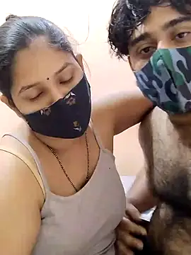 Snapshot of IND_COUPLE1 chatting on 01-10-25, 05:15 IND COUPLE1 online show from 01-10-25, 05:15