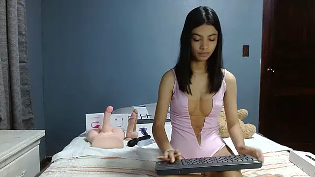 Snapshot of LiaOrtiz69 chatting on 12-07-24, 12:19 LiaOrtiz69 online show from 12-07-24, 12:19