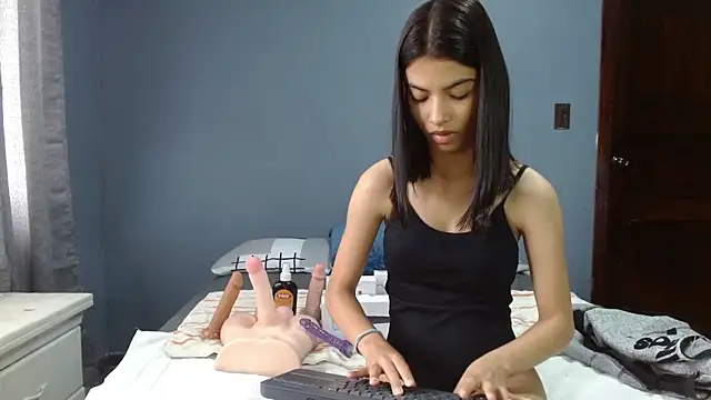 Snapshot of LiaOrtiz69 chatting on 12-10-24, 07:32 LiaOrtiz69 online show from 12-10-24, 07:32