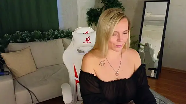 Snapshot of Charming_Daphny chatting on 12-12-24, 10:34 Charming Daphny online show from 12-12-24, 10:34