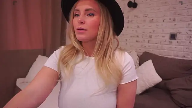 Snapshot of Charming_Daphny chatting on 03-14-25, 08:53 Charming Daphny online show from 03-14-25, 08:53