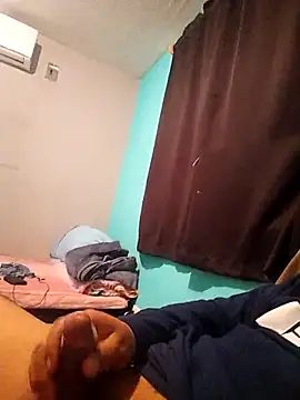 Snapshot of CRUZZ94 chatting on 12-15-25, 08:29 CRUZZ94 online show from 12-15-25, 08:29