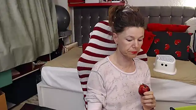 kellyterapy online show from 04-25-26, 02:36