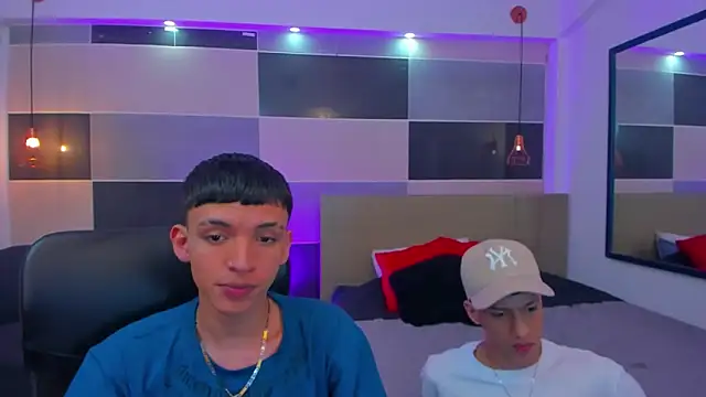 Snapshot of Juan_Nd_Steven chatting on 01-08-25, 04:23 Juan Nd Steven online show from 01-08-25, 04:23