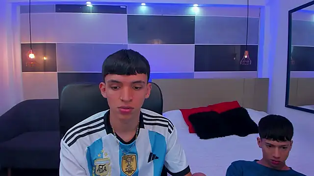 Snapshot of Juan_Nd_Steven chatting on 02-19-25, 04:12 Juan Nd Steven online show from 02-19-25, 04:12