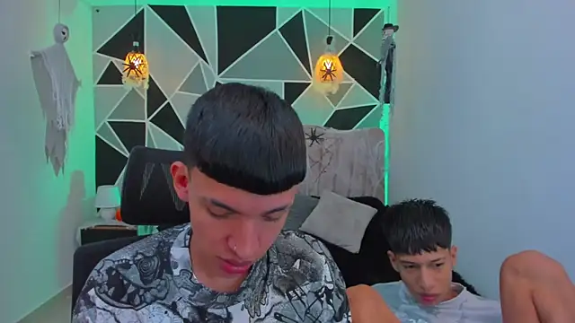 Snapshot of Juan_Nd_Steven chatting on 10-29-25, 04:26 Juan Nd Steven online show from 10-29-25, 04:26