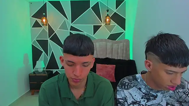 Snapshot of Juan_Nd_Steven chatting on 11-14-25, 04:11 Juan Nd Steven online show from 11-14-25, 04:11