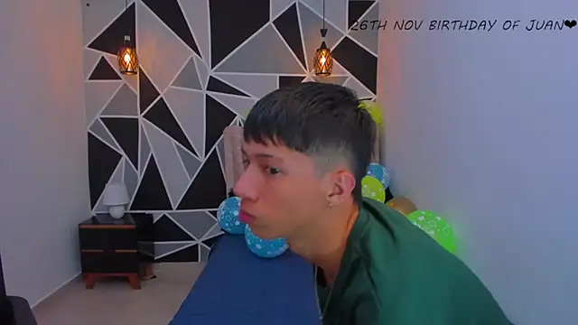 Snapshot of Juan_Nd_Steven chatting on 11-26-25, 04:02 Juan Nd Steven online show from 11-26-25, 04:02