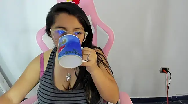  Angelinaandrade  online show from 02-05-25, 08:04