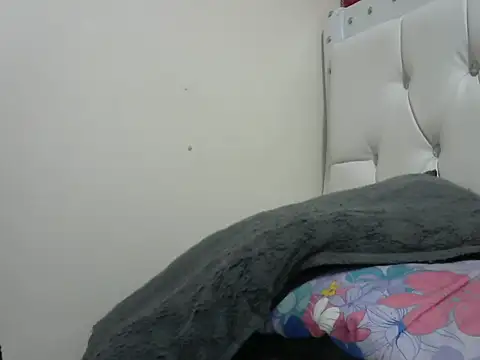 Snapshot of shanycute1 chatting on 10-14-25, 01:45 shanycute1 online show from 10-14-25, 01:45