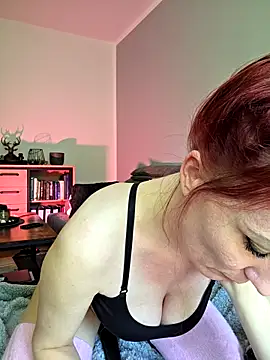 Snapshot of Nicky-Blue chatting on 05-21-26, 02:35 Nicky-Blue online show from 05-21-26, 02:35