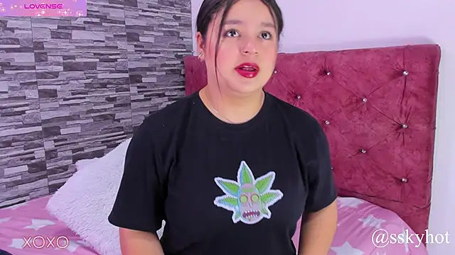 Snapshot of skyhotgirll chatting on 01-11-25, 07:16 skyhotgirll online show from 01-11-25, 07:16