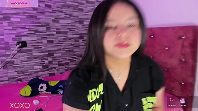 Snapshot of skyhotgirll chatting on 01-18-25, 09:45 skyhotgirll online show from 01-18-25, 09:45