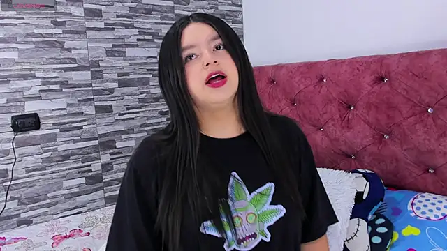 Snapshot of skyhotgirll chatting on 02-11-25, 06:11 skyhotgirll online show from 02-11-25, 06:11