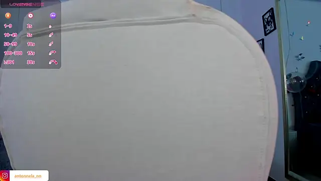 Snapshot of _Antonnela_ chatting on 01-04-25, 02:35  Antonnela  online show from 01-04-25, 02:35