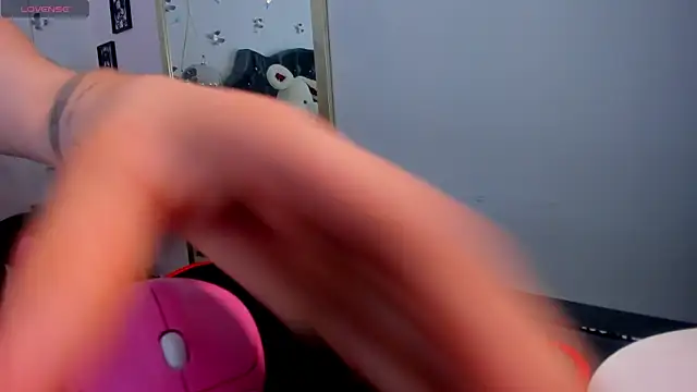 Snapshot of _Antonnela_ chatting on 02-13-25, 01:15  Antonnela  online show from 02-13-25, 01:15