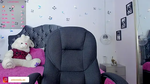 Snapshot of _Antonnela_ chatting on 02-28-25, 04:53  Antonnela  online show from 02-28-25, 04:53