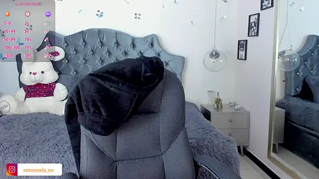 Snapshot of _Antonnela_ chatting on 03-20-25, 02:10  Antonnela  online show from 03-20-25, 02:10