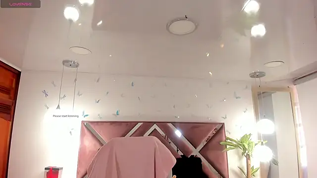 Snapshot of _Antonnela_ chatting on 10-05-25, 02:04  Antonnela  online show from 10-05-25, 02:04