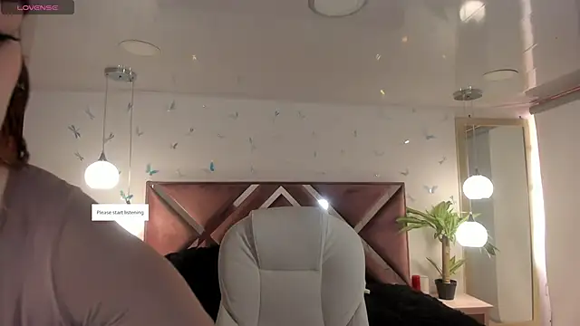 Snapshot of _Antonnela_ chatting on 10-20-25, 02:06  Antonnela  online show from 10-20-25, 02:06