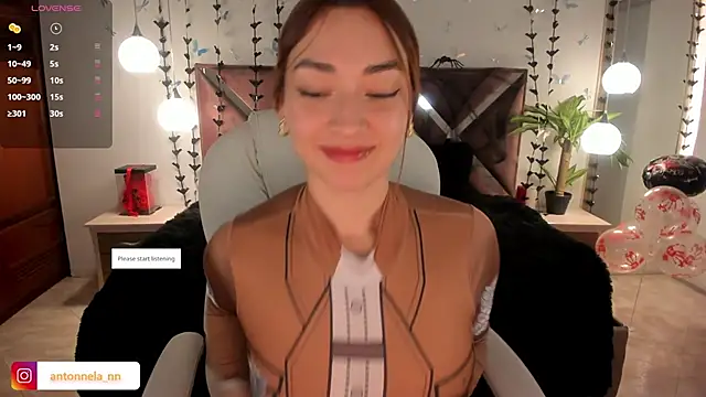 Snapshot of _Antonnela_ chatting on 10-21-25, 02:29  Antonnela  online show from 10-21-25, 02:29