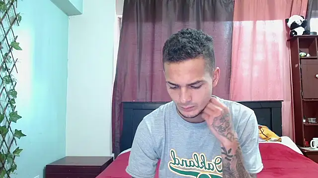 Snapshot of Jeffstyle18 chatting on 09-26-25, 05:17 Jeffstyle18 online show from 09-26-25, 05:17