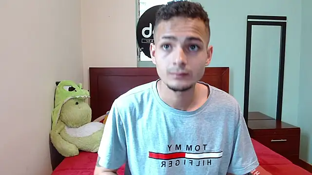 Snapshot of Jeffstyle18 chatting on 10-07-25, 06:38 Jeffstyle18 online show from 10-07-25, 06:38