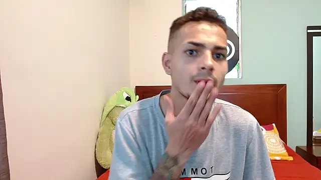 Snapshot of Jeffstyle18 chatting on 10-08-25, 08:17 Jeffstyle18 online show from 10-08-25, 08:17