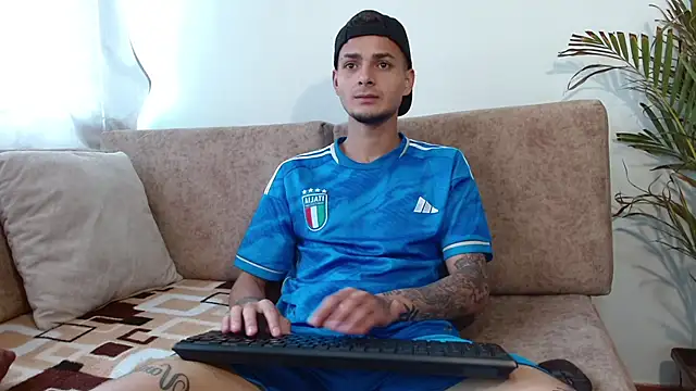 Snapshot of Jeffstyle18 chatting on 10-11-25, 08:51 Jeffstyle18 online show from 10-11-25, 08:51