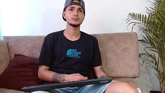 Snapshot of Jeffstyle18 chatting on 10-22-25, 07:46 Jeffstyle18 online show from 10-22-25, 07:46