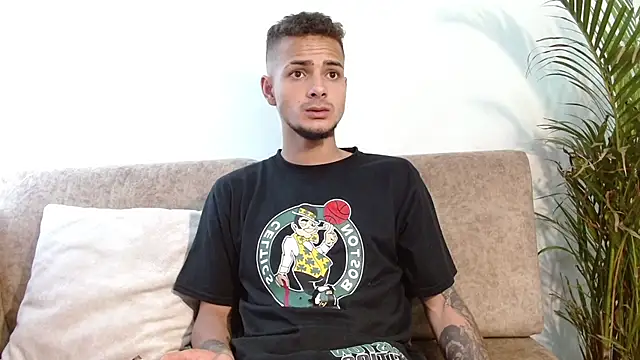 Snapshot of Jeffstyle18 chatting on 10-25-25, 09:31 Jeffstyle18 online show from 10-25-25, 09:31