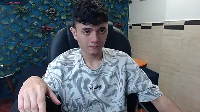 Snapshot of Waturox chatting on 01-14-25, 07:11 Waturox online show from 01-14-25, 07:11