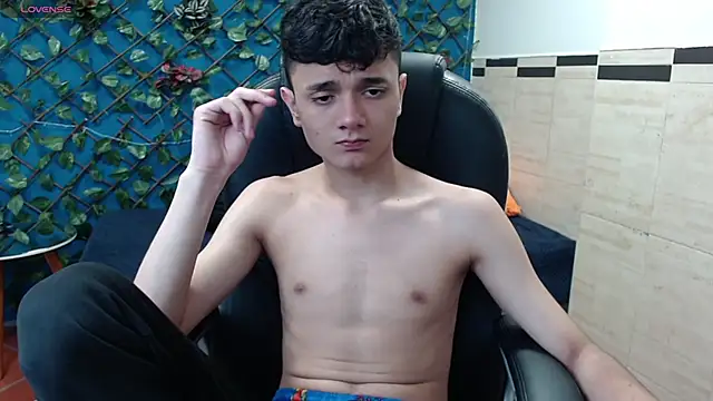 Snapshot of Waturox chatting on 01-15-25, 06:40 Waturox online show from 01-15-25, 06:40