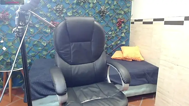 Snapshot of Waturox chatting on 01-16-25, 07:41 Waturox online show from 01-16-25, 07:41