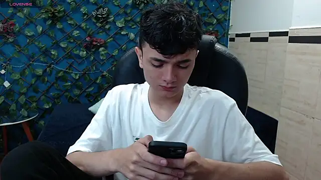 Snapshot of Waturox chatting on 01-18-25, 07:04 Waturox online show from 01-18-25, 07:04