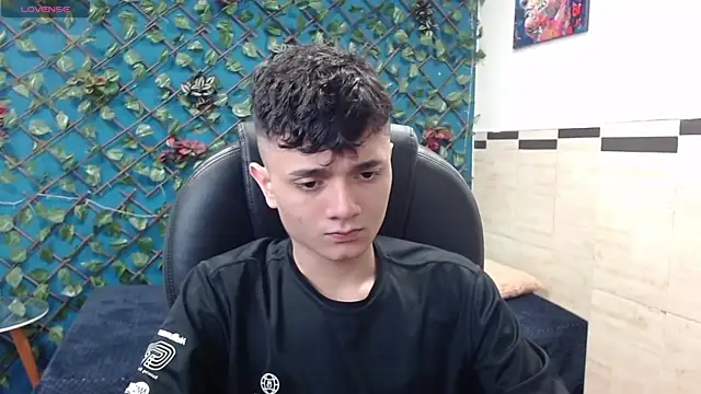 Snapshot of Waturox chatting on 01-21-25, 07:28 Waturox online show from 01-21-25, 07:28