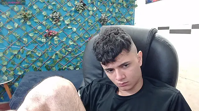 Snapshot of Waturox chatting on 01-21-25, 10:30 Waturox online show from 01-21-25, 10:30