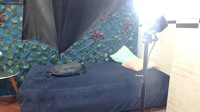 Snapshot of Waturox chatting on 01-22-25, 01:31 Waturox online show from 01-22-25, 01:31