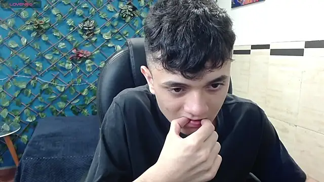 Snapshot of Waturox chatting on 01-23-25, 07:07 Waturox online show from 01-23-25, 07:07