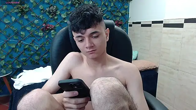 Snapshot of Waturox chatting on 01-23-25, 10:11 Waturox online show from 01-23-25, 10:11