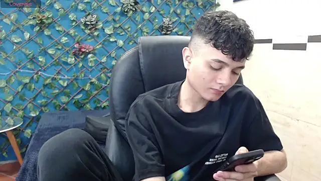 Snapshot of Waturox chatting on 01-24-25, 07:07 Waturox online show from 01-24-25, 07:07