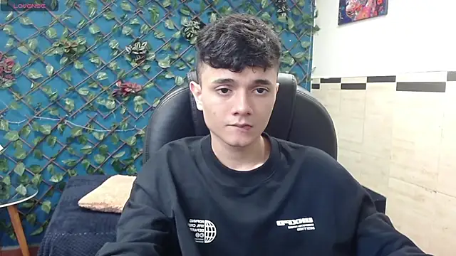 Snapshot of Waturox chatting on 01-28-25, 07:21 Waturox online show from 01-28-25, 07:21