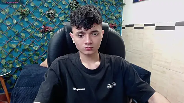 Snapshot of Waturox chatting on 01-30-25, 07:37 Waturox online show from 01-30-25, 07:37